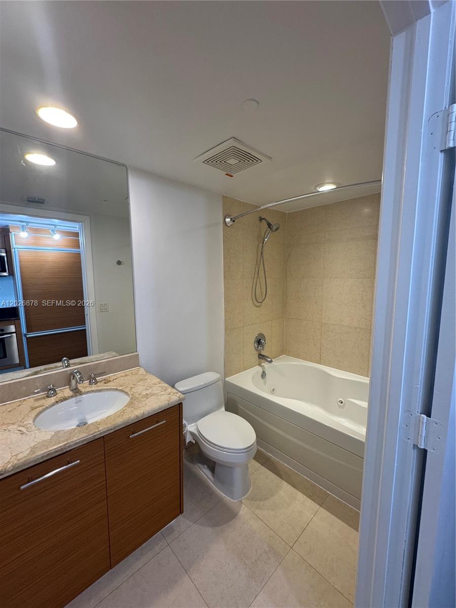 50 Biscayne Blvd # 3303