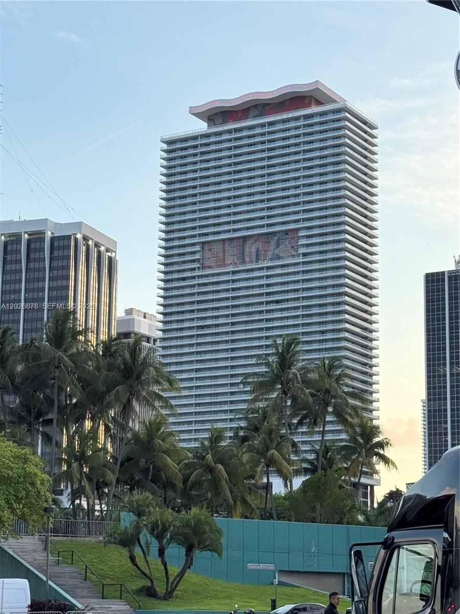50 Biscayne Blvd # 3303