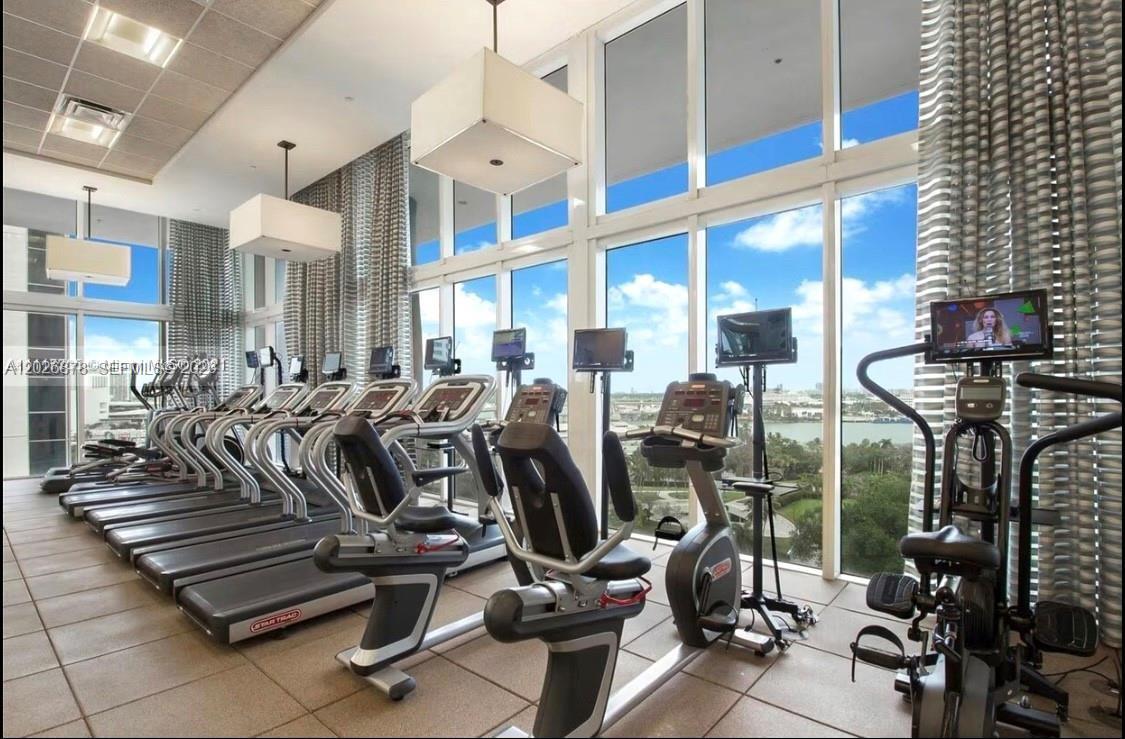 50 Biscayne Blvd # 3303