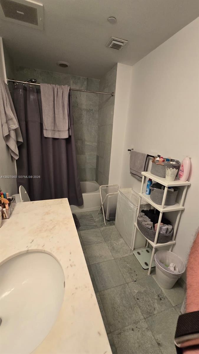 1050 Brickell Ave # 816