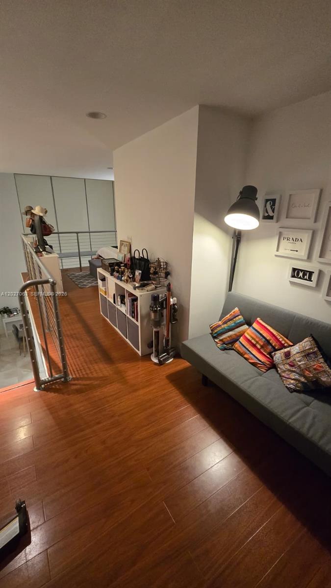 1050 Brickell Ave # 816