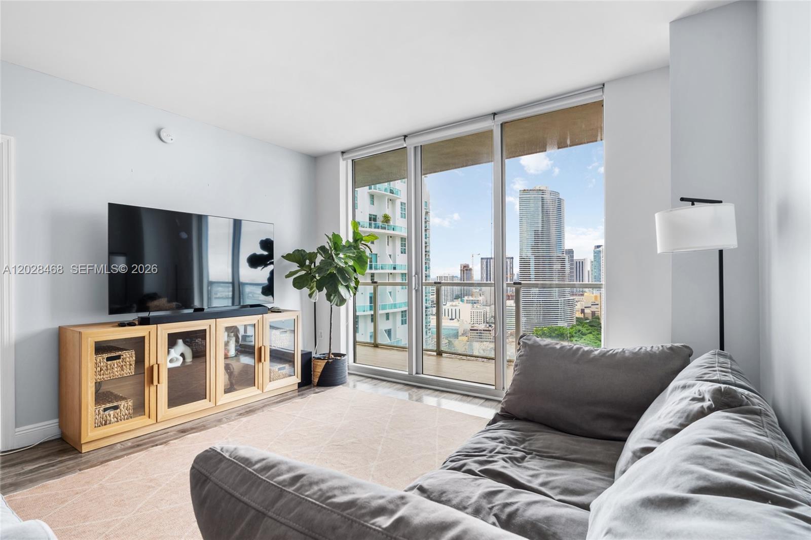 55 SE 6th St # 3303