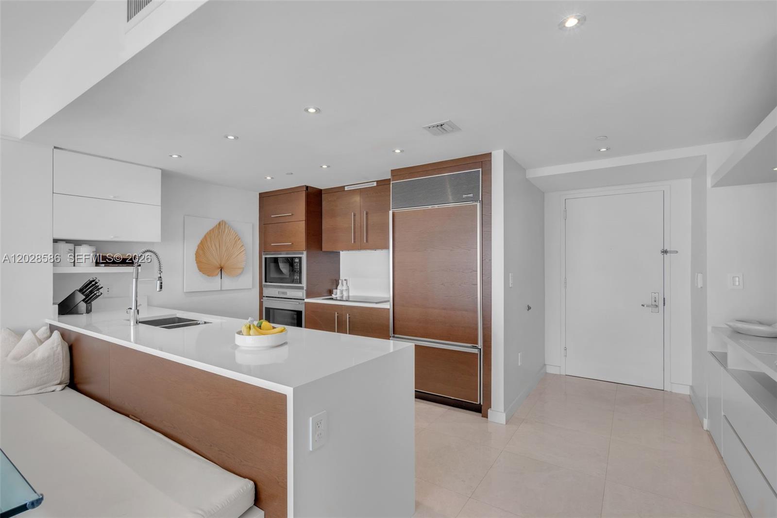 465 Brickell Ave # 2703