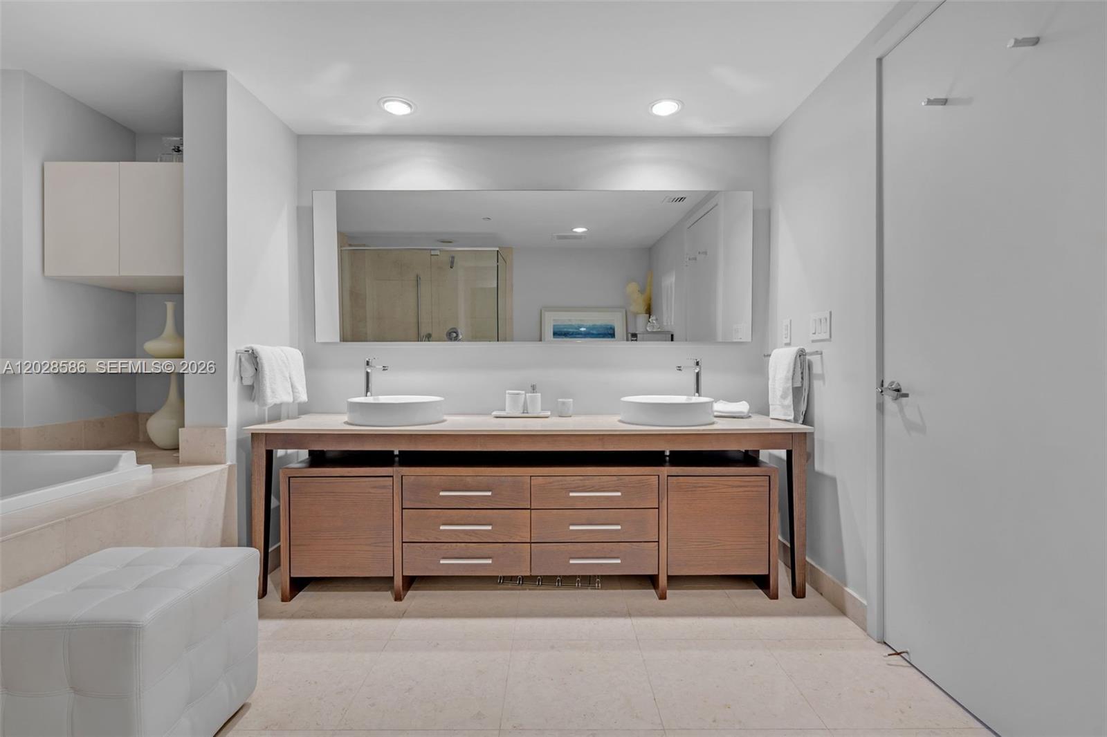 465 Brickell Ave # 2703