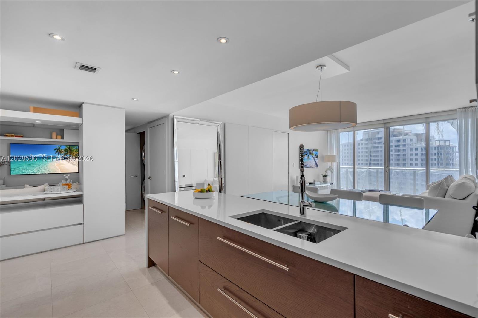 465 Brickell Ave # 2703