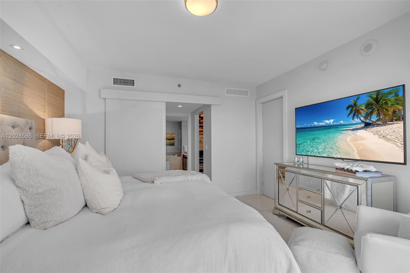 465 Brickell Ave # 2703
