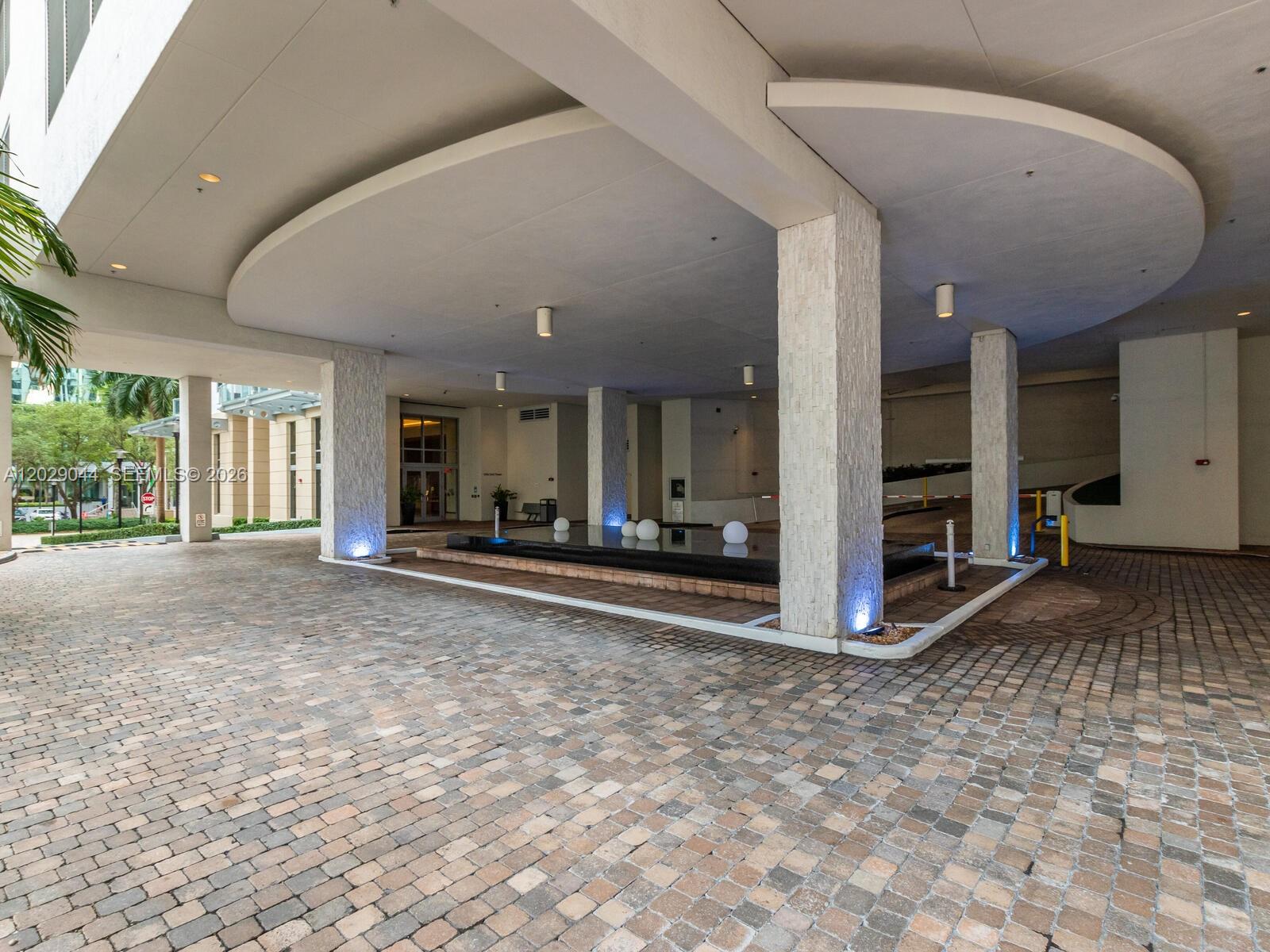 1060 Brickell Ave # 2003