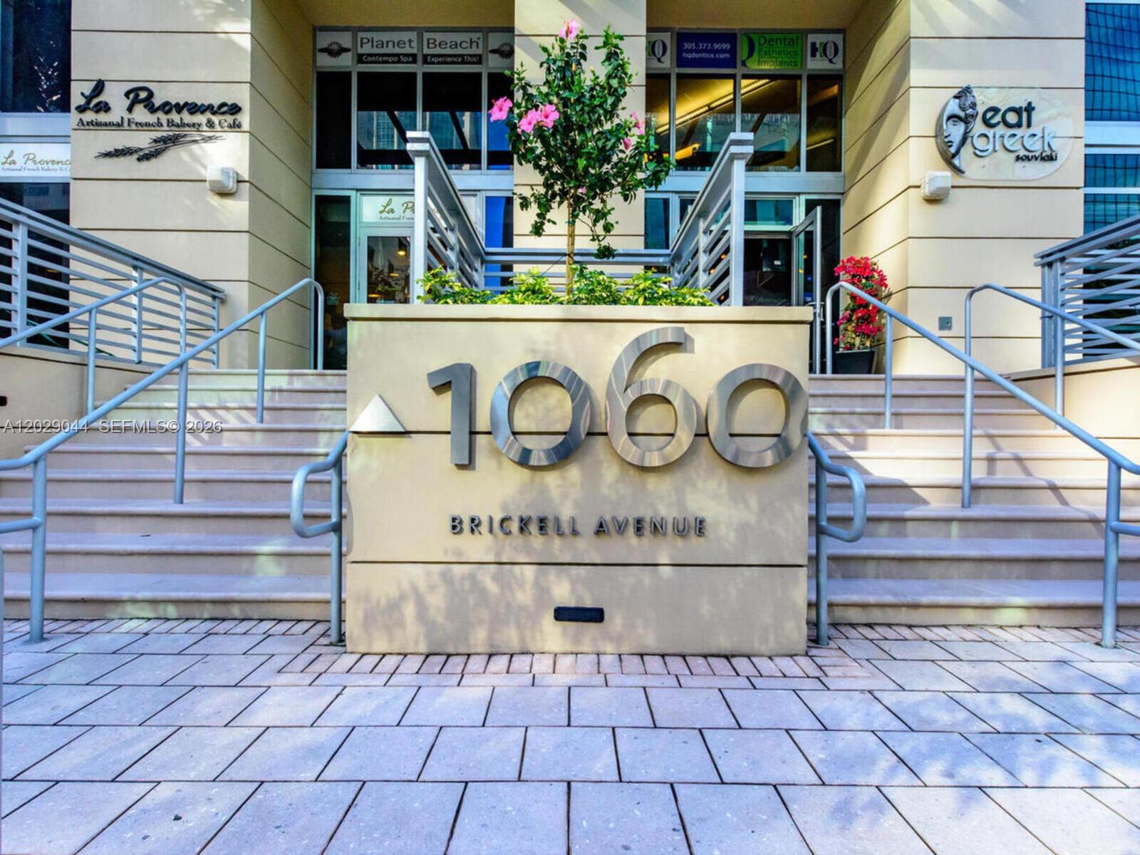 1060 Brickell Ave # 2003