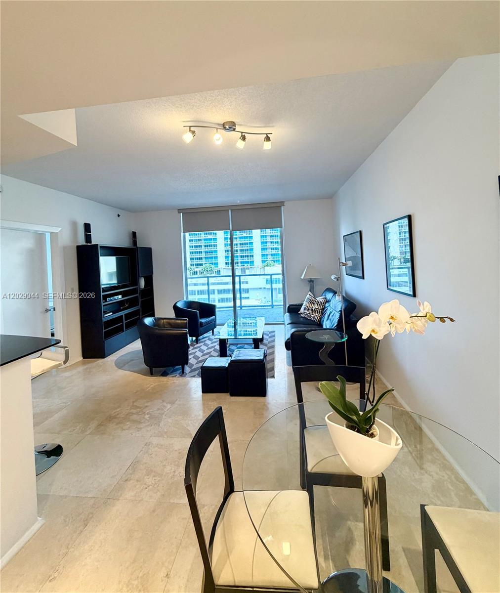 1060 Brickell Ave # 2003