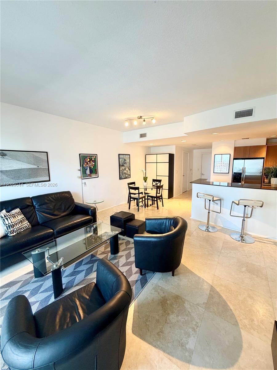 1060 Brickell Ave # 2003