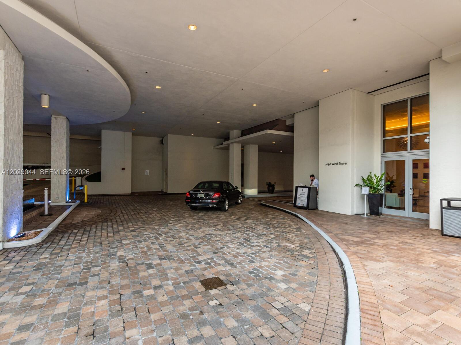 1060 Brickell Ave # 2003
