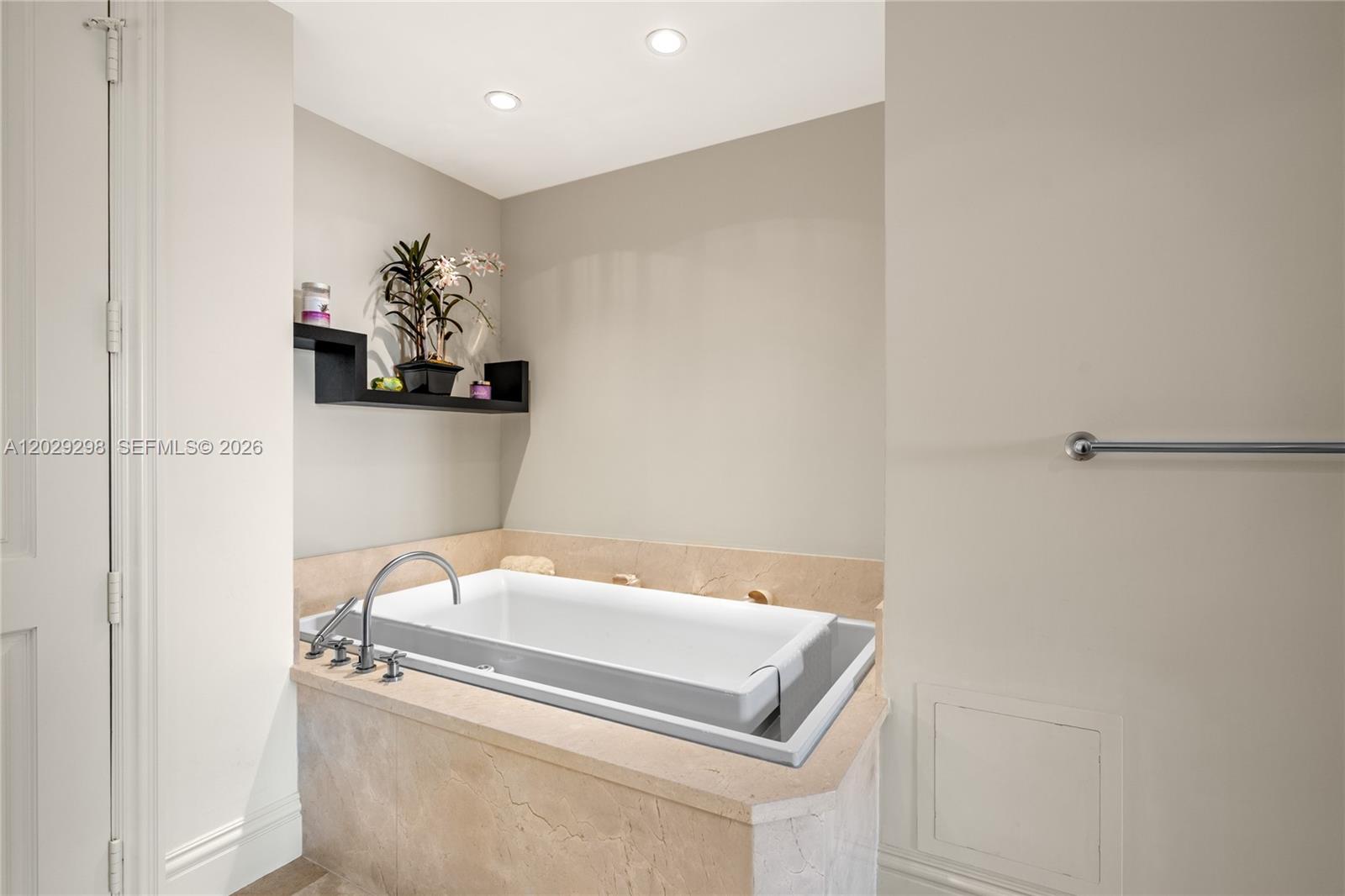 10295 Collins Ave # 1606