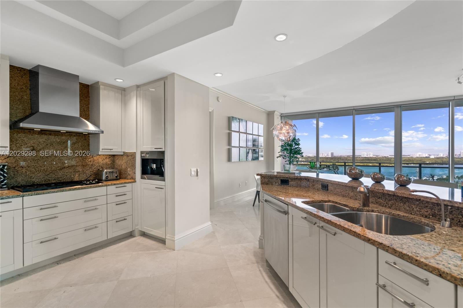10295 Collins Ave # 1606