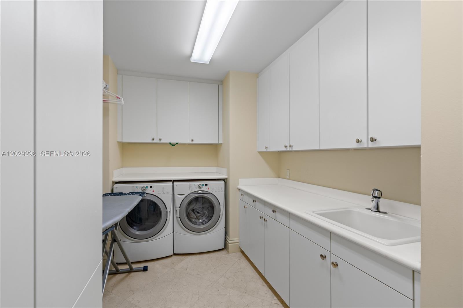 10295 Collins Ave # 1606