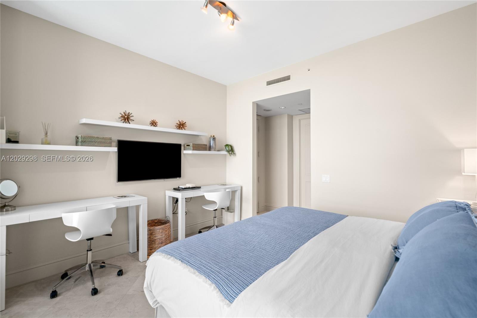 10295 Collins Ave # 1606