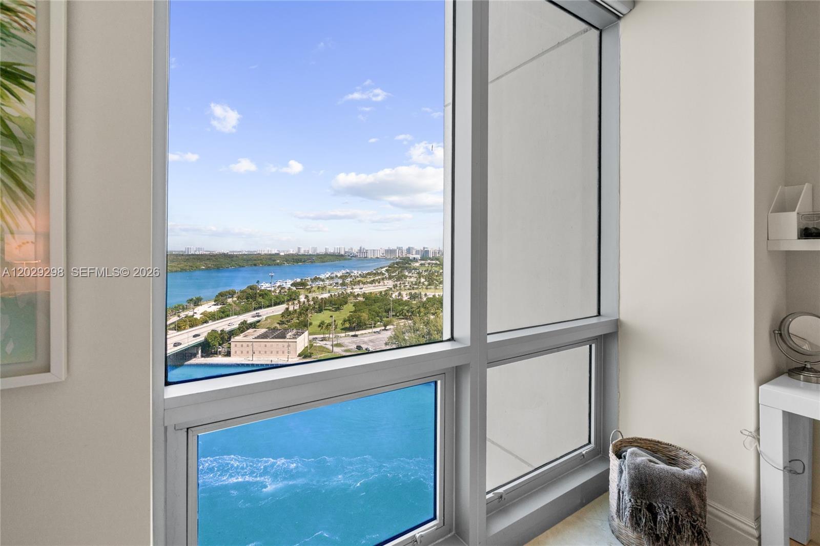 10295 Collins Ave # 1606
