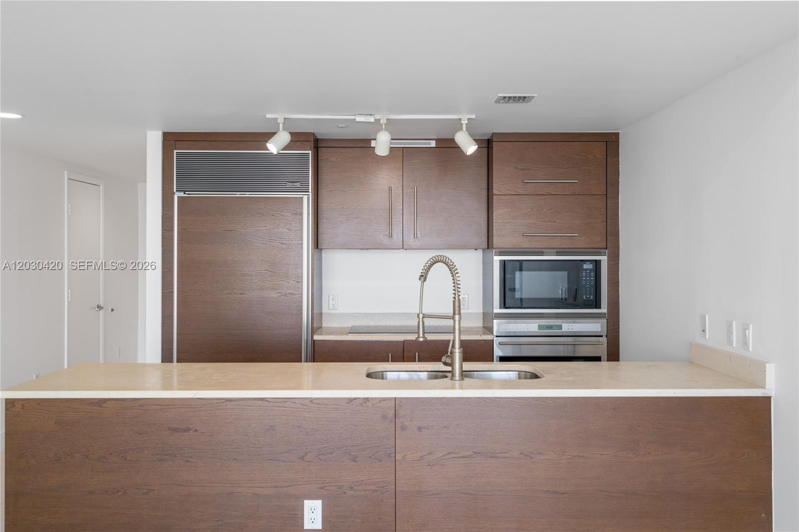 475 Brickell Ave # 2607