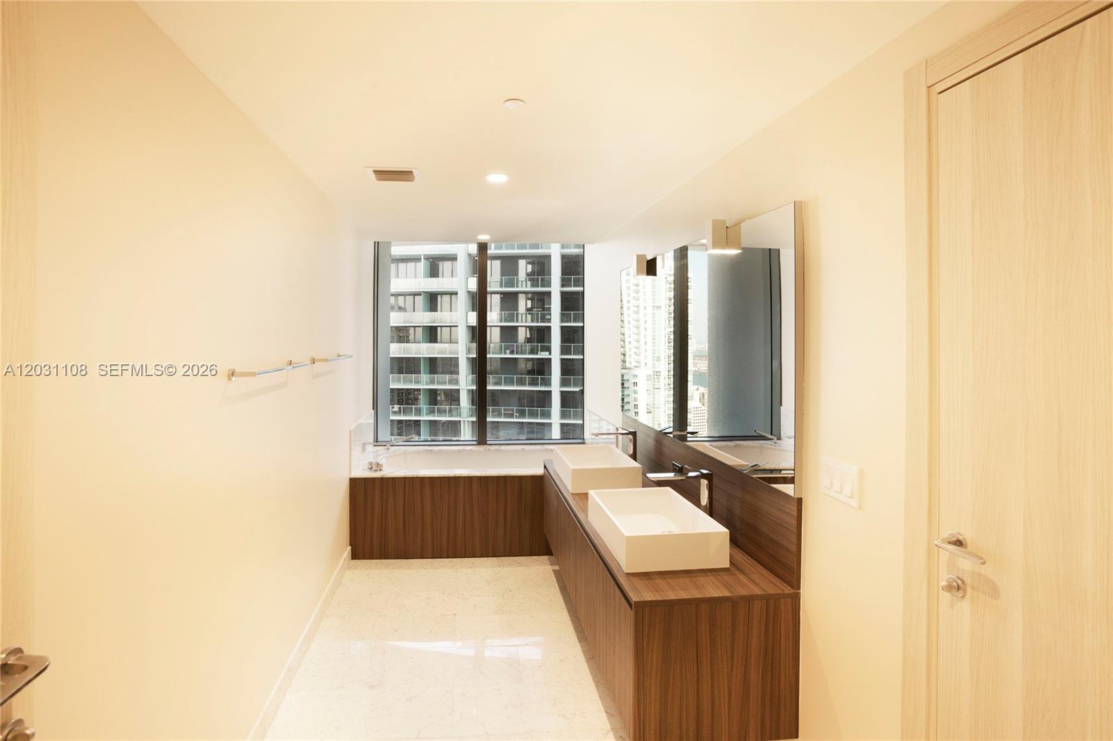 1000 Brickell Plz # 4609