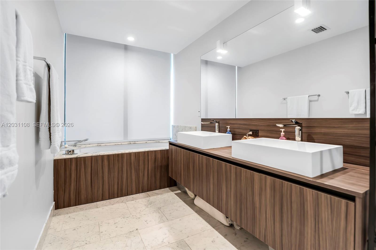 1000 Brickell Plz # 4609