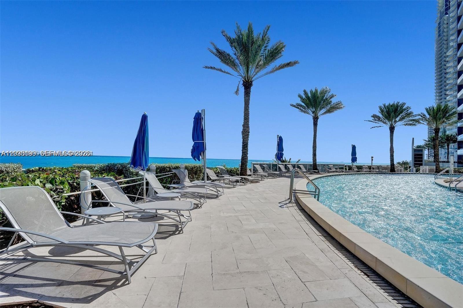 17201 Collins Ave # 2209