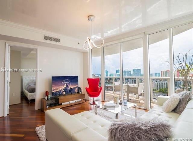 17201 Collins Ave # 2209