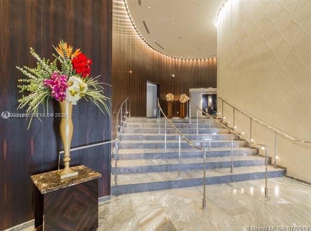 17201 Collins Ave # 2209