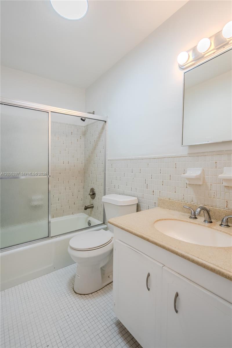 421 NE 1st St # 101