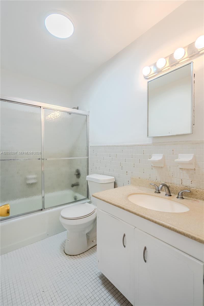 421 NE 1st St # 101