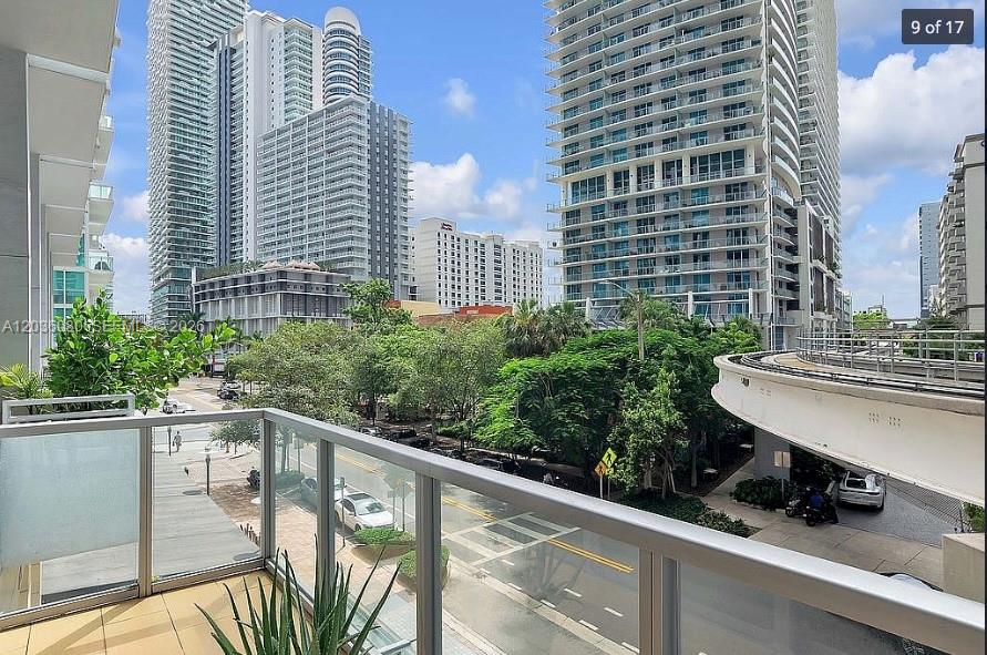 1050 Brickell Ave # 208