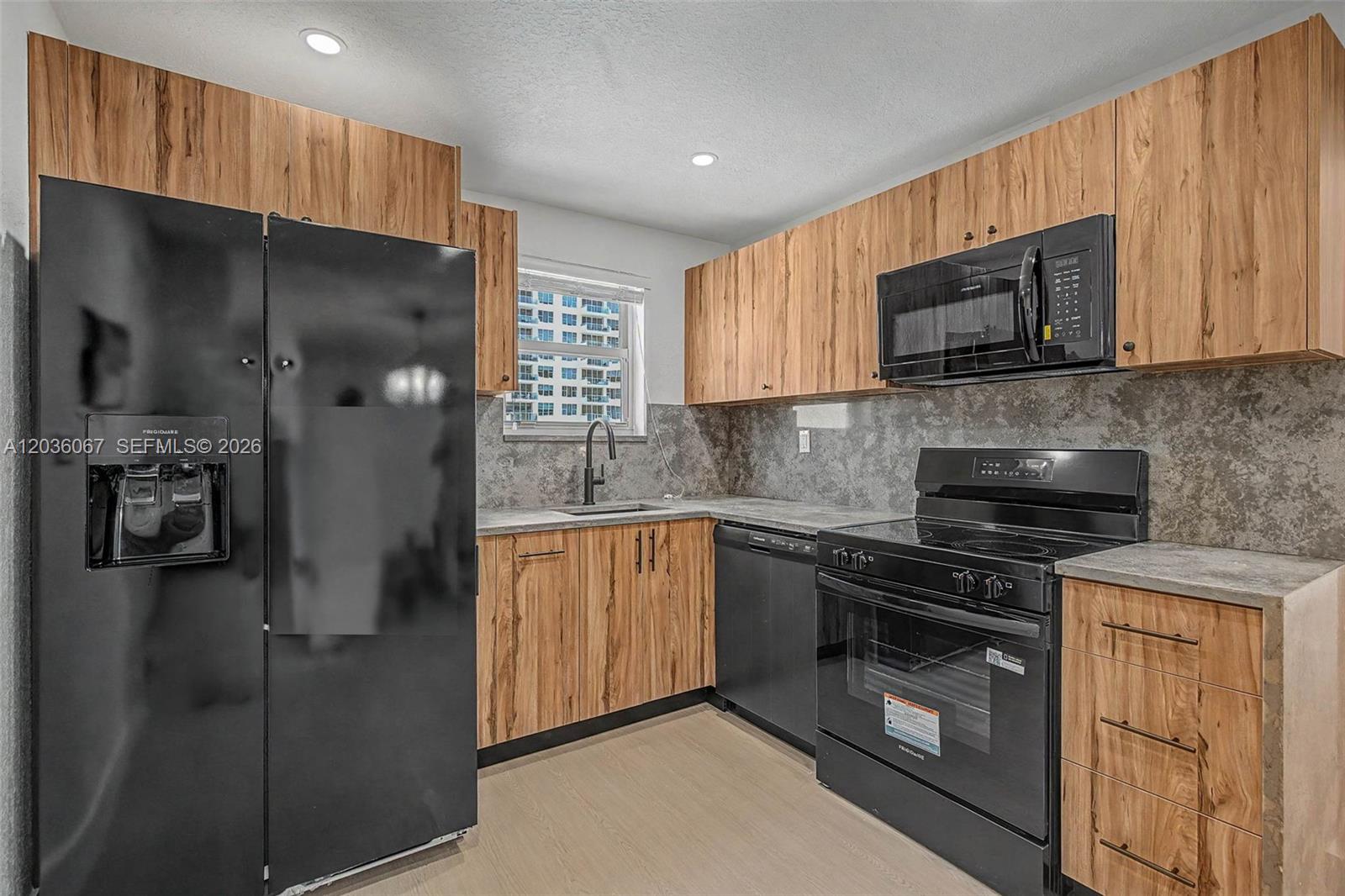 5555 Collins Ave # 7B