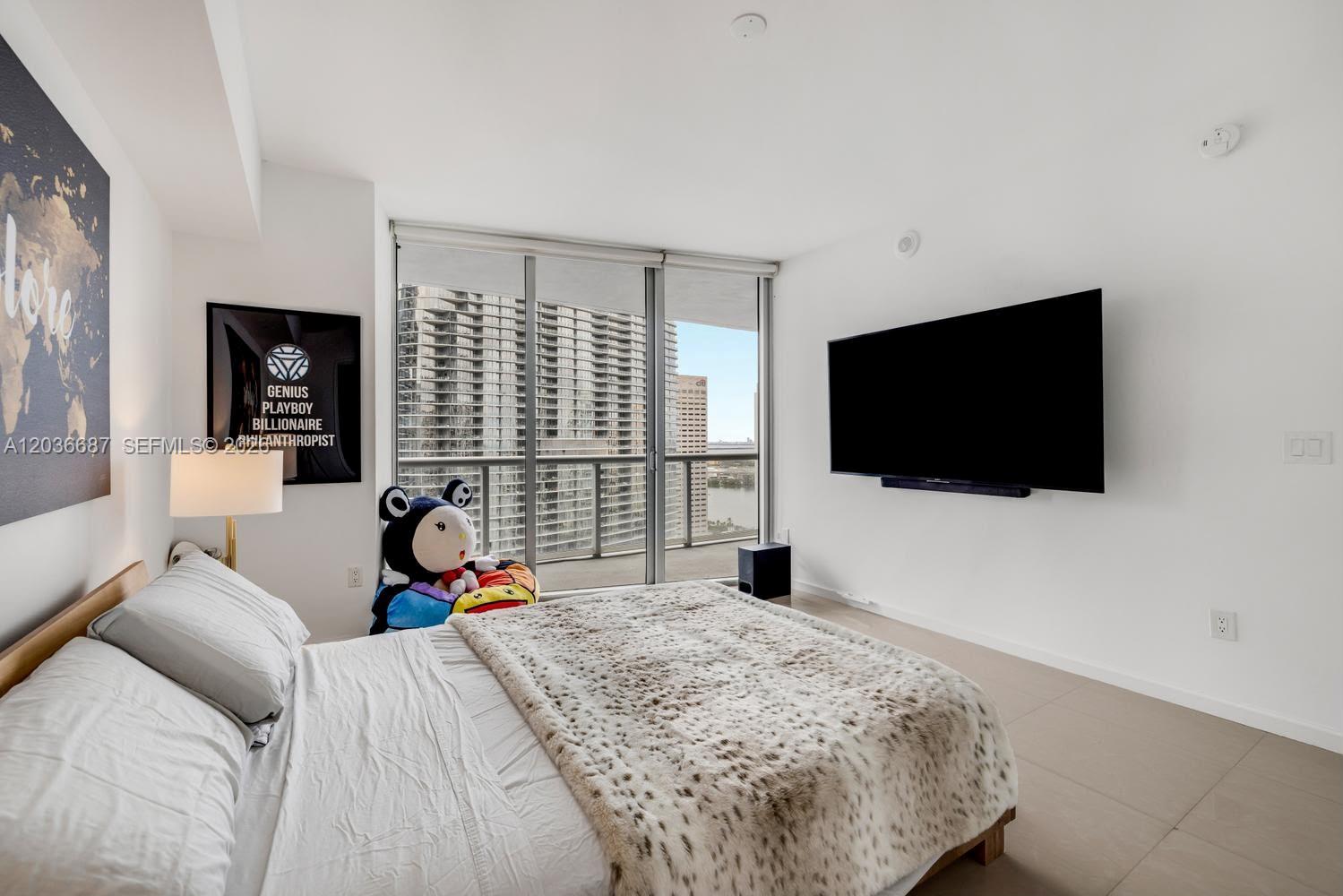 475 Brickell Ave # 3214