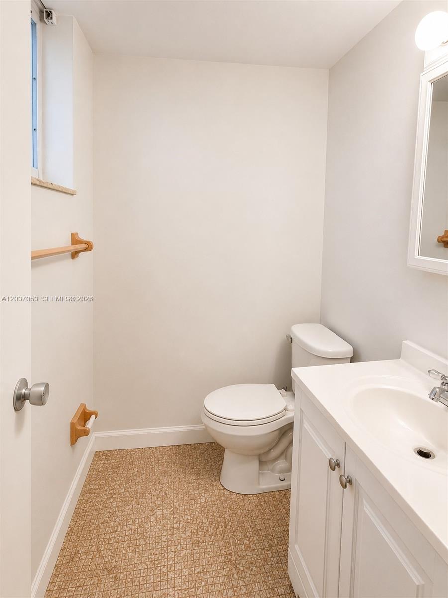 240 Galen Dr # 214