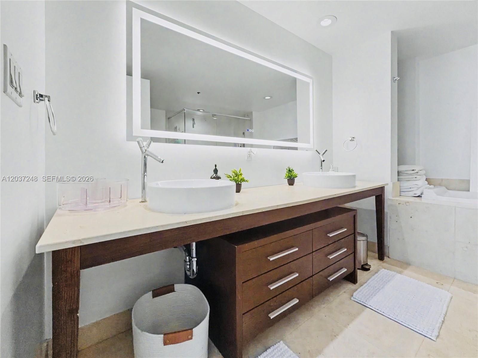 465 Brickell Ave # 1605