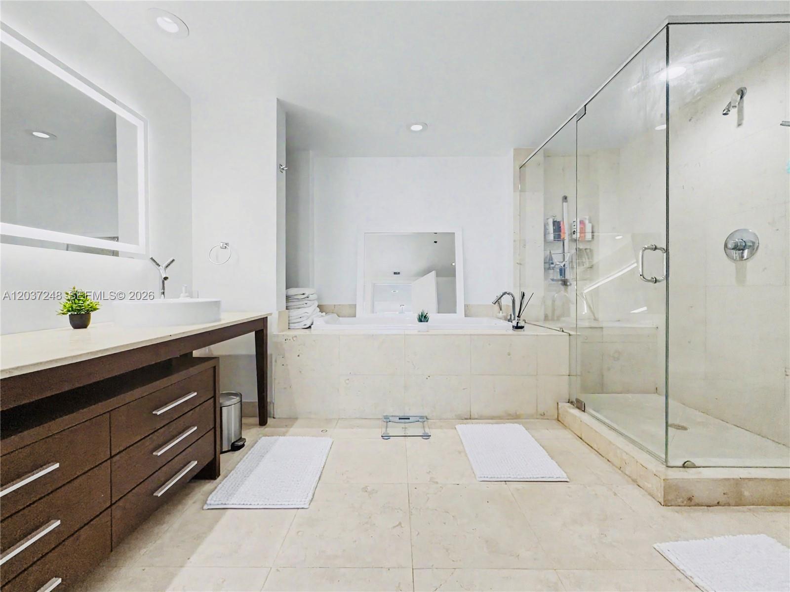 465 Brickell Ave # 1605