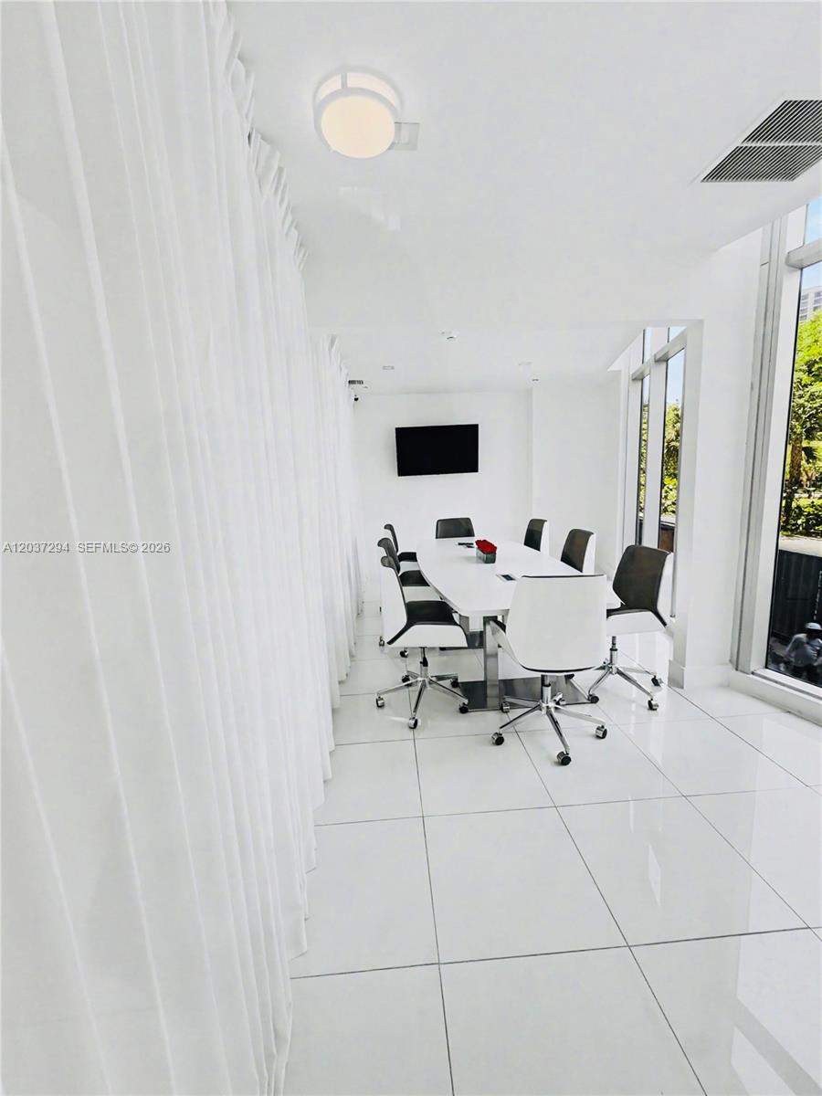 475 Brickell Ave # 1910