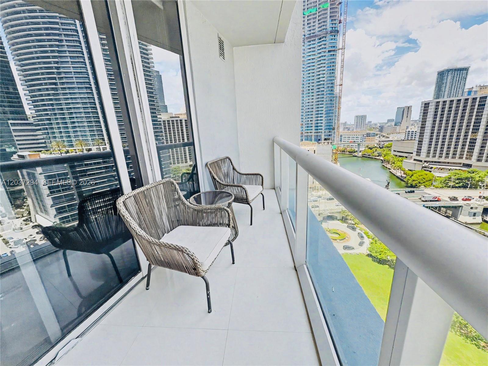 475 Brickell Ave # 1910