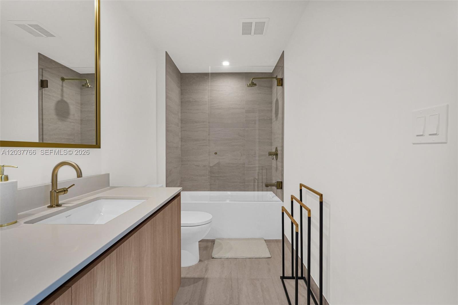 77 SE 5th St # 3714