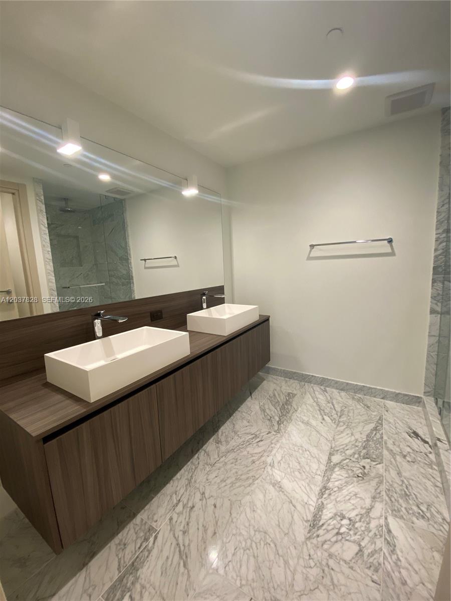 1000 Brickell Plaza # 2007