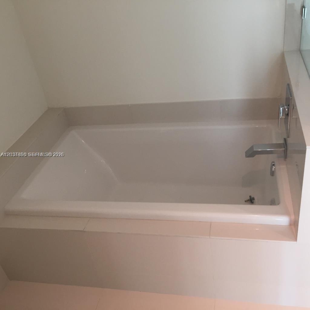 1100 S MIAMI AVE Unit: 3811