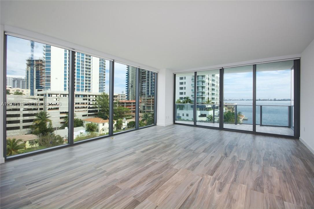 460 NE 28 ST # 501