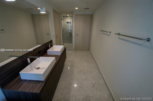 1000 Brickell Plaza # 2809