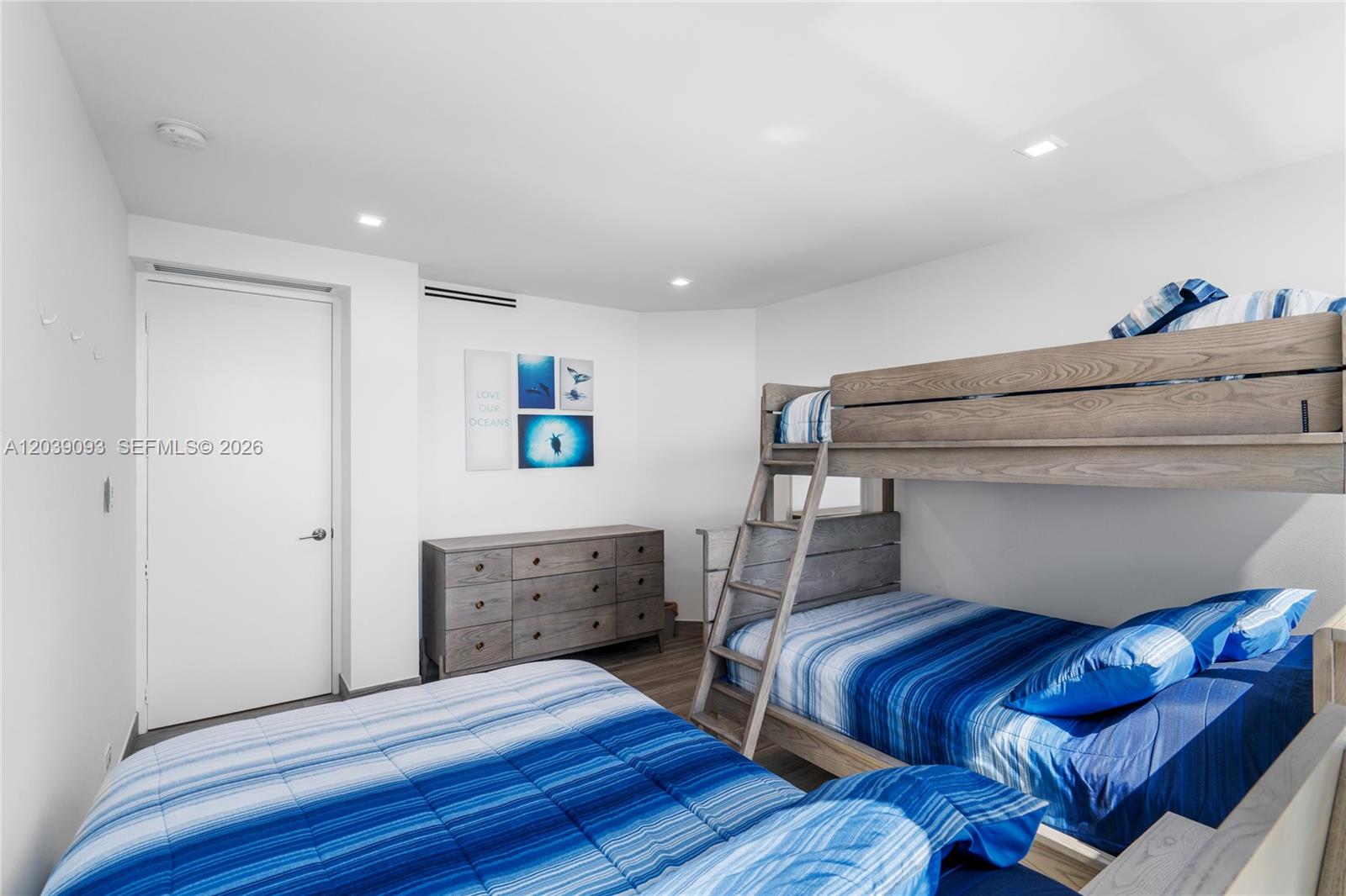 5055 Collins Ave # 10H