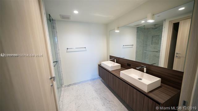 1000 Brickell Plz # 4905