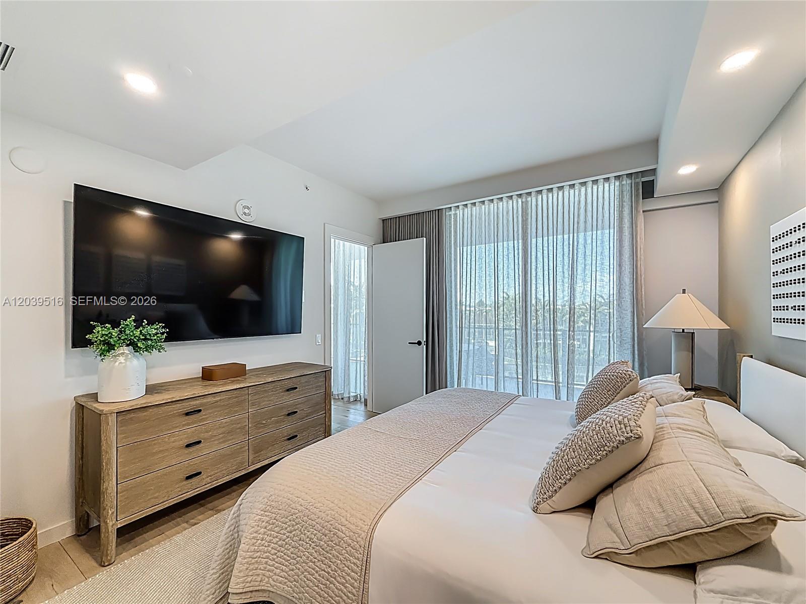 350 Ocean Dr # 305N