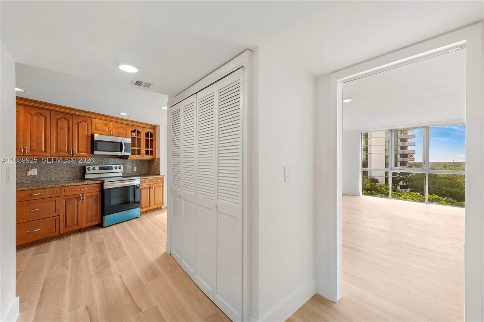 600 Grapetree Dr Unit: 7ES