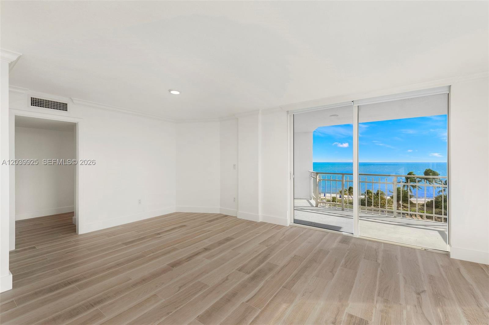 600 Grapetree Dr Unit: 7ES