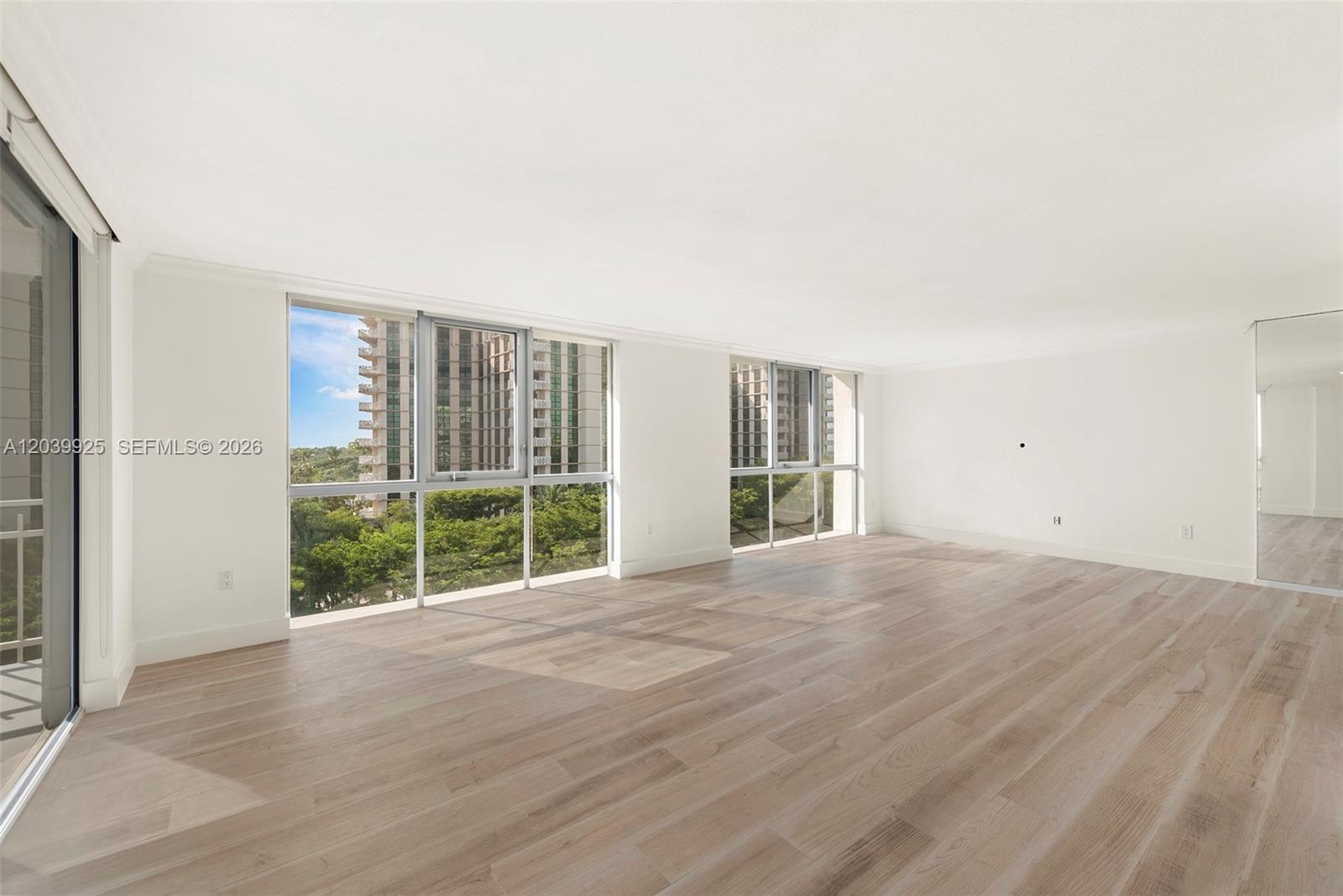 600 Grapetree Dr Unit: 7ES
