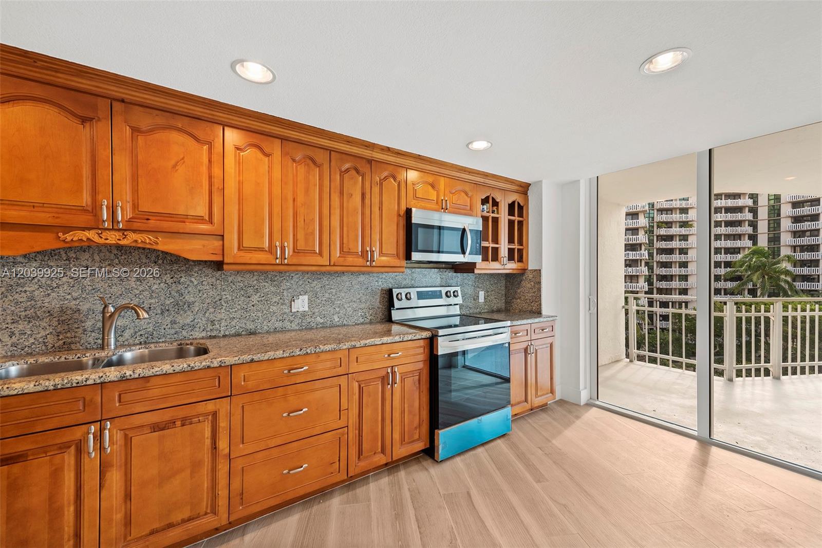 600 Grapetree Dr Unit: 7ES