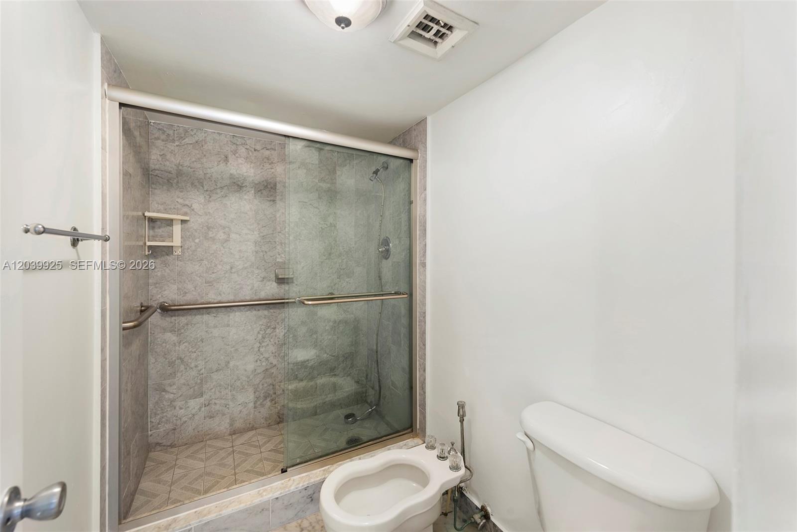 600 Grapetree Dr Unit: 7ES