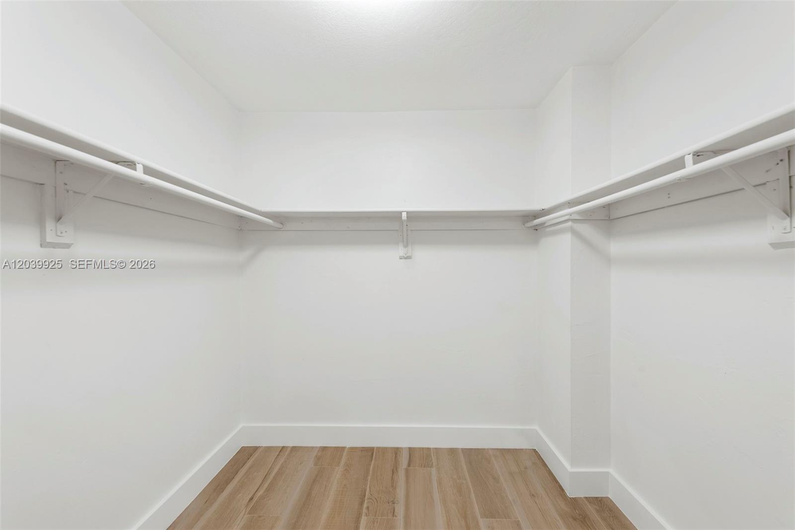 600 Grapetree Dr Unit: 7ES